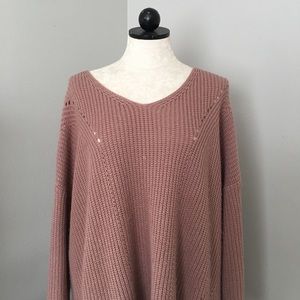 LIGHTLY WORN SWEATER